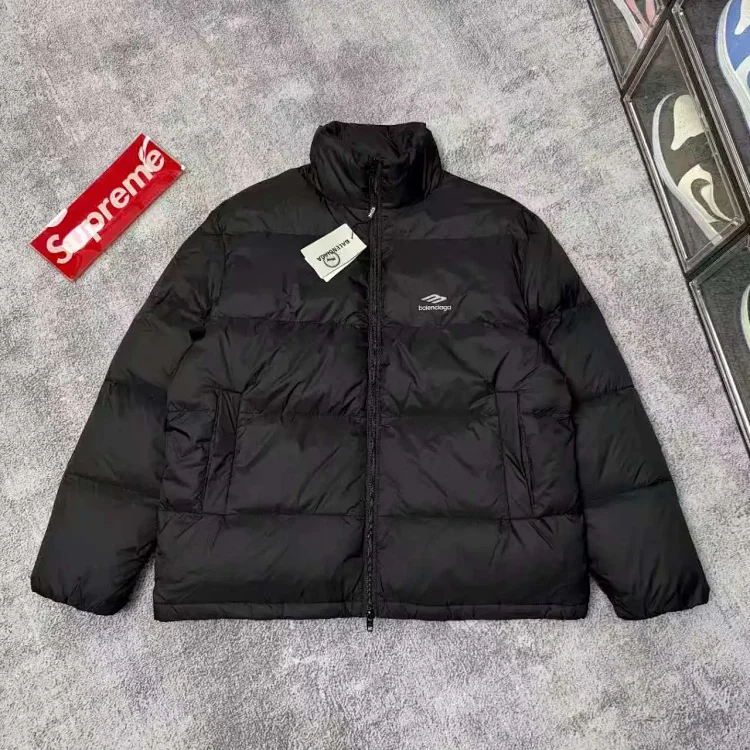 Balenciaga · ملابس / 234