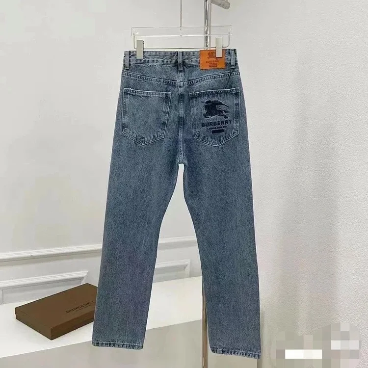 Burberry · سراويل وشورتات / 2553